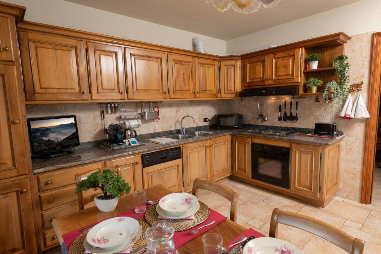 Villa Mara - Aosta - 200 Mq - Wifi - Jacuzzi - Parcheggio - Giardino Zewnętrze zdjęcie