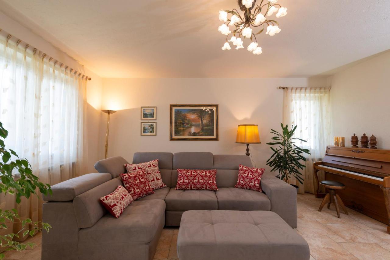 Villa Mara - Aosta - 200 Mq - Wifi - Jacuzzi - Parcheggio - Giardino Zewnętrze zdjęcie