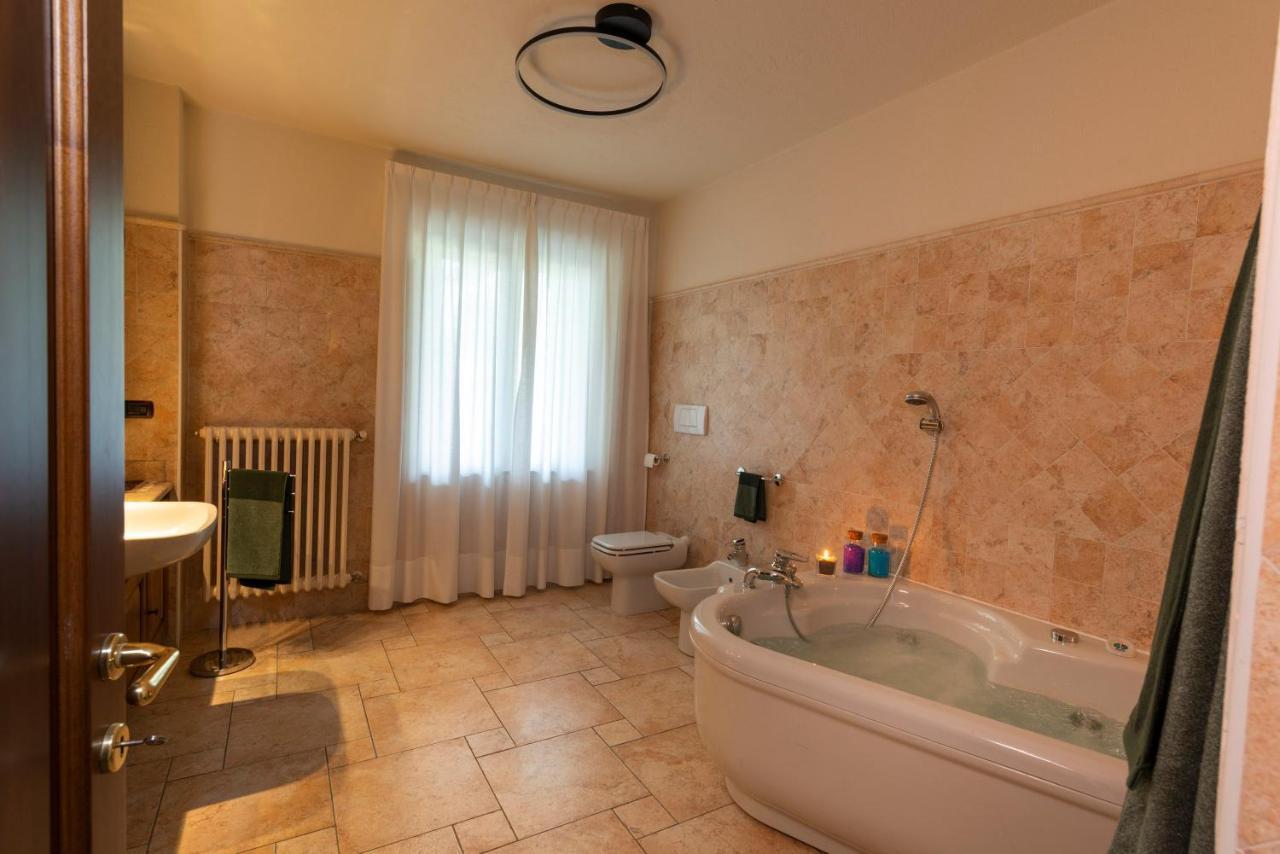 Villa Mara - Aosta - 200 Mq - Wifi - Jacuzzi - Parcheggio - Giardino Zewnętrze zdjęcie