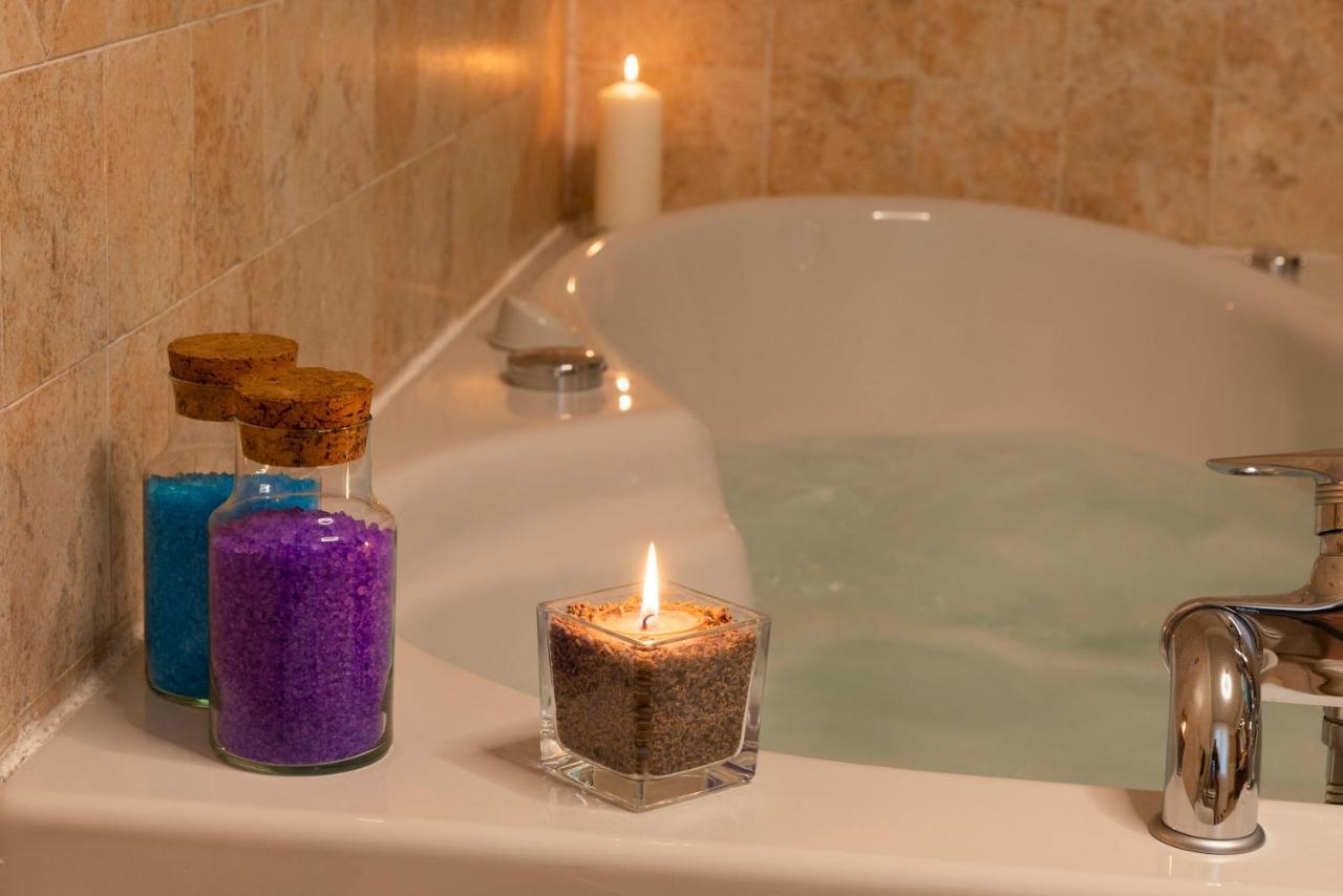 Villa Mara - Aosta - 200 Mq - Wifi - Jacuzzi - Parcheggio - Giardino Zewnętrze zdjęcie