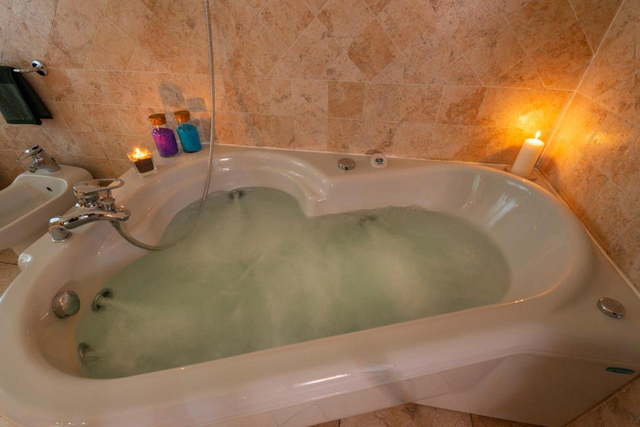 Villa Mara - Aosta - 200 Mq - Wifi - Jacuzzi - Parcheggio - Giardino Zewnętrze zdjęcie