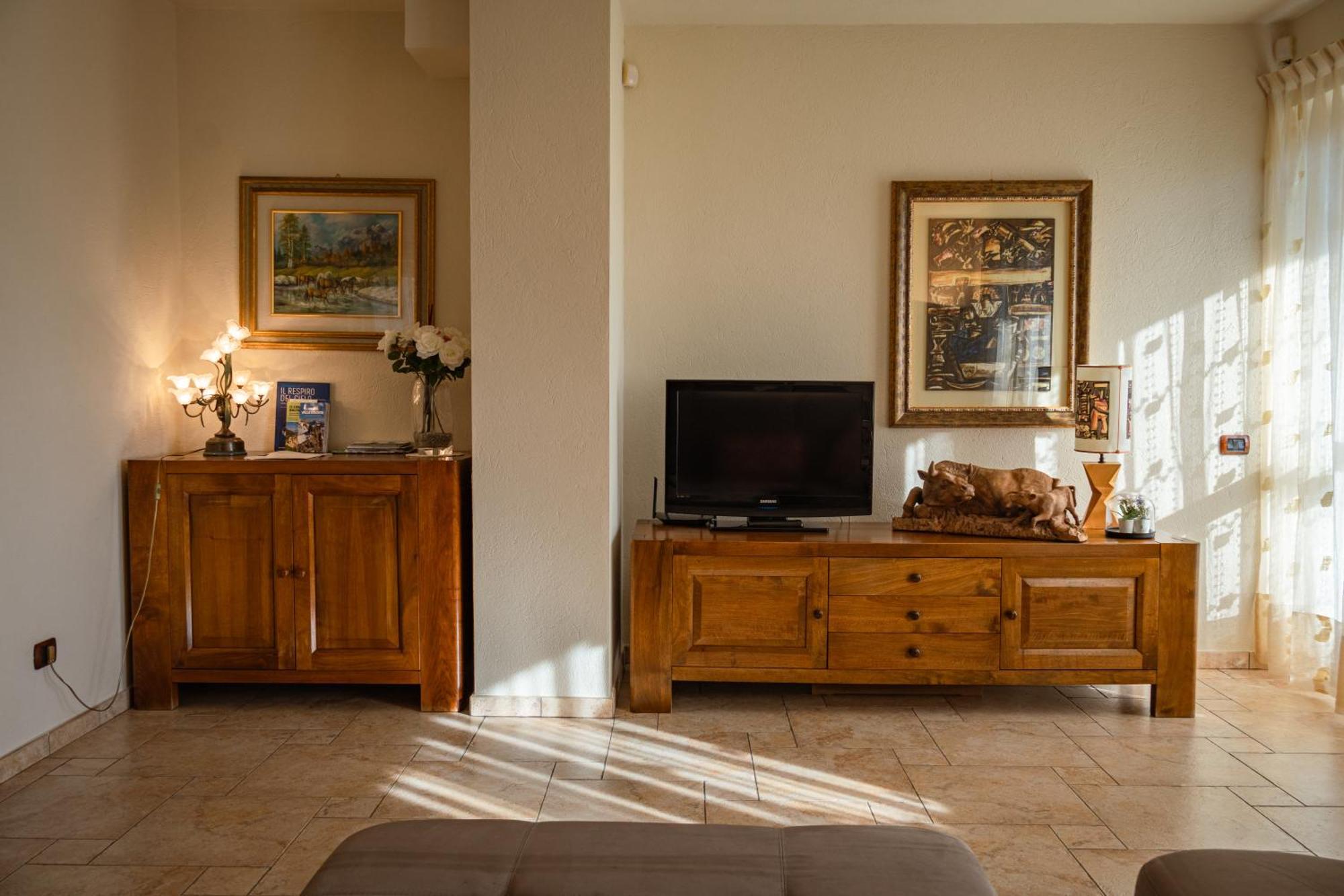 Villa Mara - Aosta - 200 Mq - Wifi - Jacuzzi - Parcheggio - Giardino Zewnętrze zdjęcie